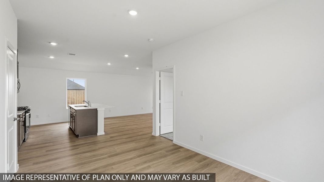 Spacious, unfurnished interior of a new home in Sunterra, Katy (Image 20). Spacious, unfurnished interior of a new home in Sunterra, Katy (Image 20).