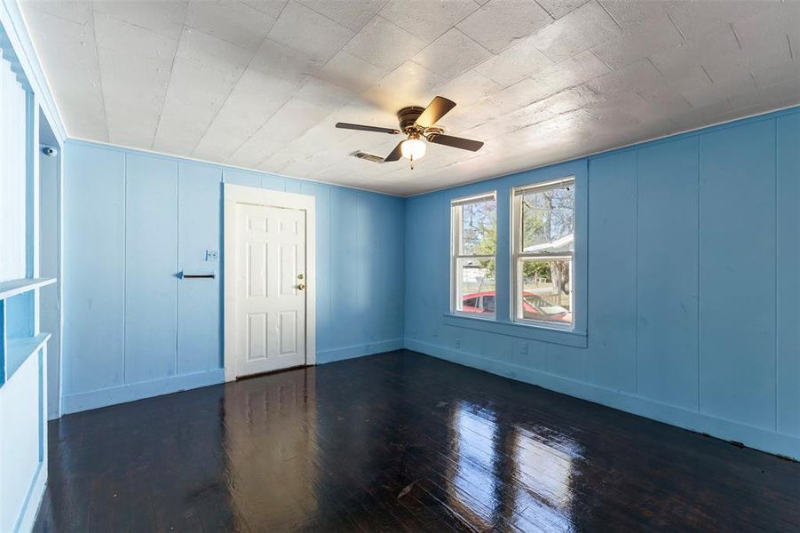 Spacious, unfurnished interior of a new home in , Paris (Image 16). Spacious, unfurnished interior of a new home in , Paris (Image 16).