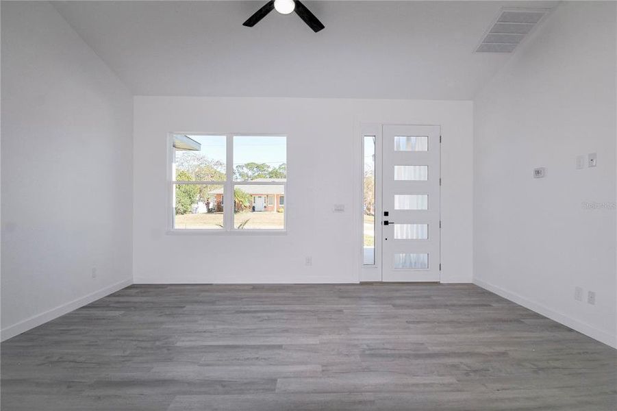 Spacious, unfurnished interior of a new home in , Sebring (Image 25).