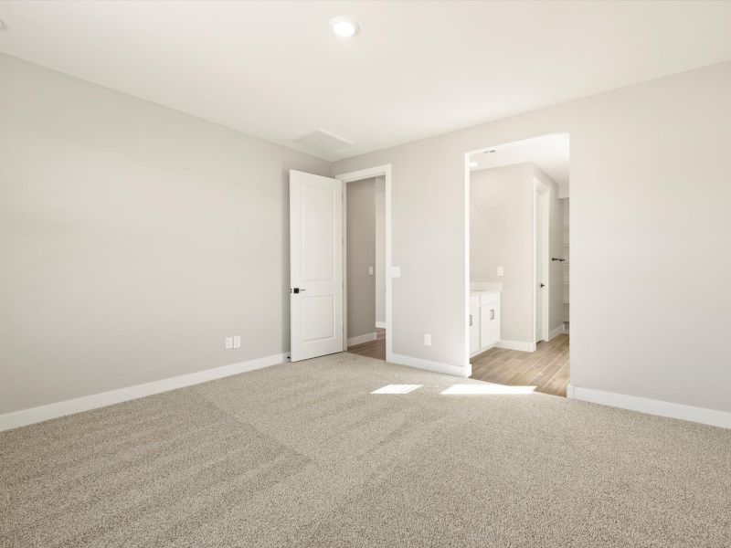 Spacious, unfurnished interior of a new home in White Tank Foothills Reserve Series, Waddell (Image 12).