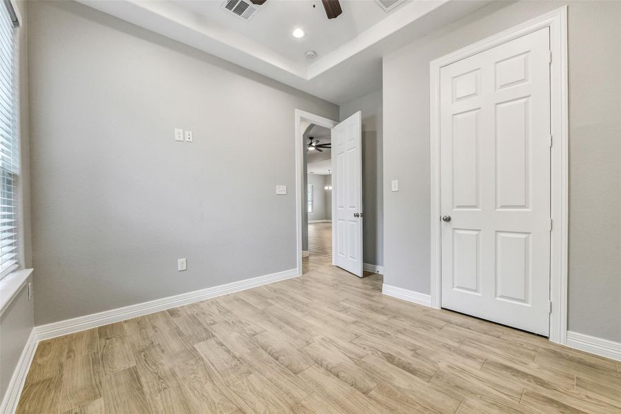 Spacious, unfurnished interior of a new home in , La Marque (Image 25).