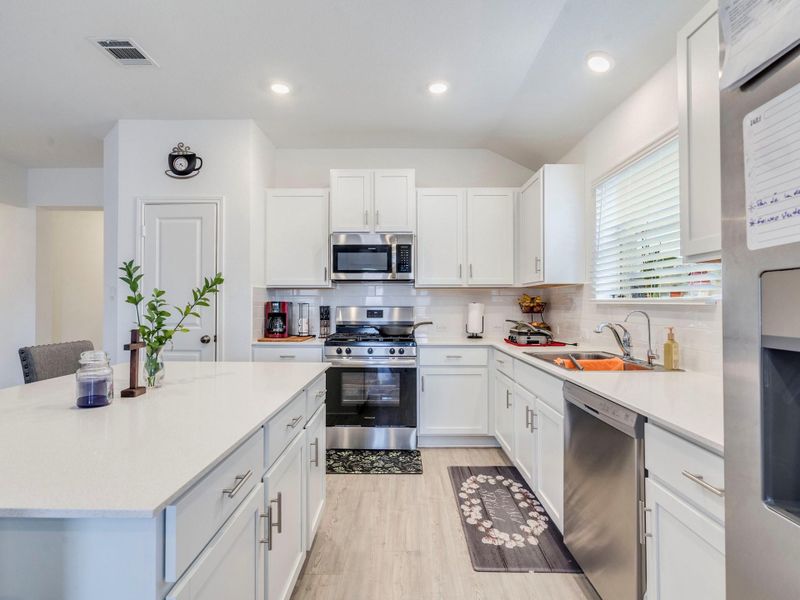 Stainless steel appliances/gas stove