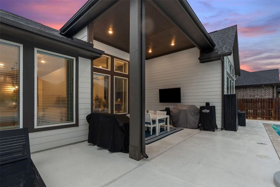 Enjoy a resort-style backyard with heated pool, covered patio, and professional landscaping. Enjoy a resort-style backyard with heated pool, covered patio, and professional landscaping.