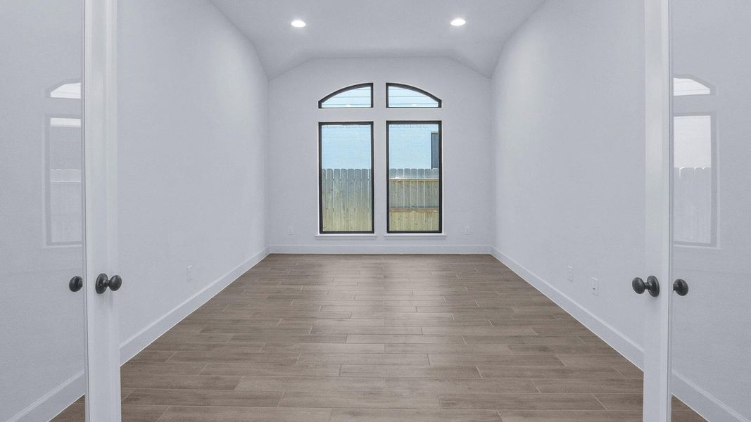 Spacious, unfurnished interior of a new home in Artavia, Conroe (Image 8).