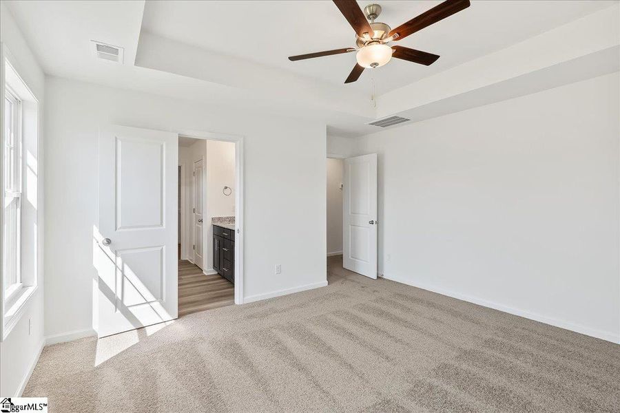 Spacious, unfurnished interior of a new home in Halton Oaks, Spartanburg (Image 21). Spacious, unfurnished interior of a new home in Halton Oaks, Spartanburg (Image 21).