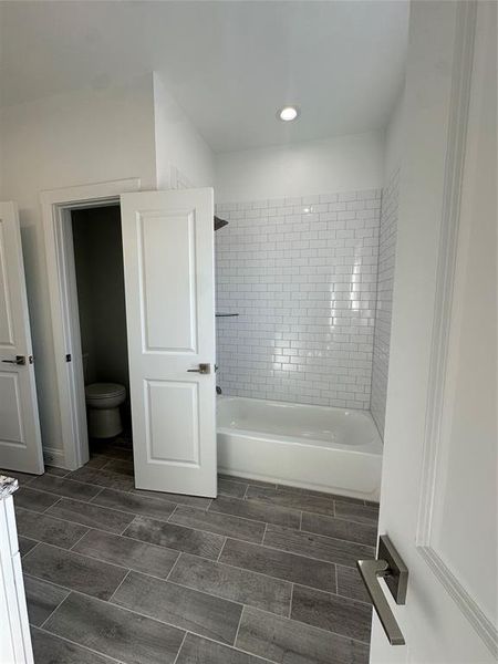 Spacious, unfurnished interior of a new home in , Dallas (Image 24).