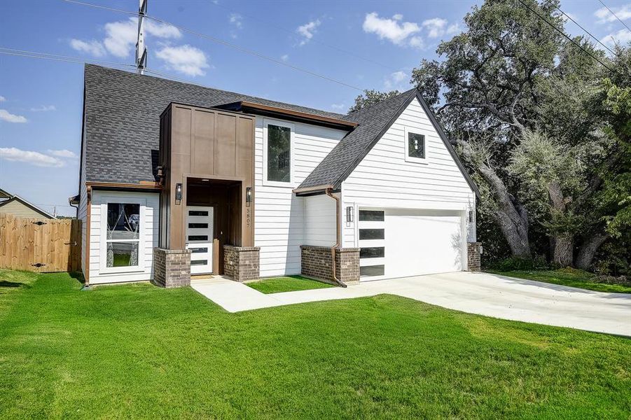 Front exterior of a new home in , Granbury, TX, highlighting curb appeal (Image 22). Front exterior of a new home in , Granbury, TX, highlighting curb appeal (Image 22).