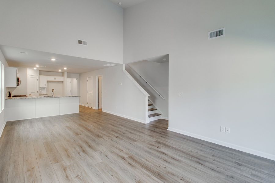 Spacious, unfurnished interior of a new home in Bluefield, Lexington (Image 19).