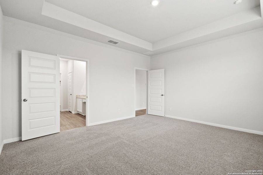 Spacious, unfurnished interior of a new home in Cinco Lakes, San Antonio (Image 26).