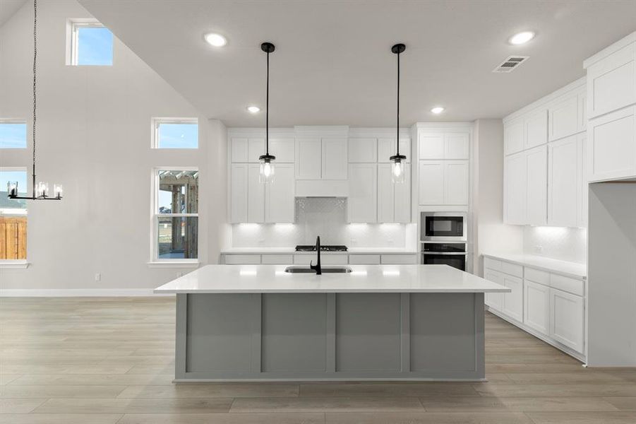 08. 1433 Kirkdale - Kitchen