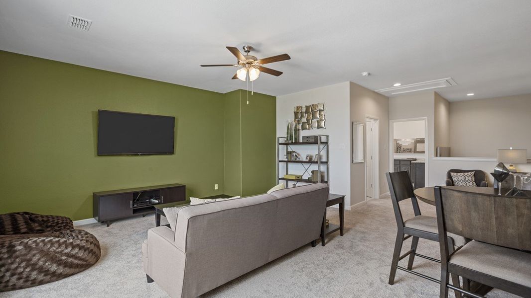 Furnished interior view inside a new home in Trails of Elizabeth Creek, Fort Worth (Image 14). Furnished interior view inside a new home in Trails of Elizabeth Creek, Fort Worth (Image 14).