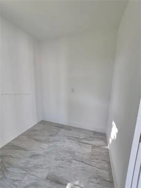 Spacious, unfurnished interior of a new home in , Cape Coral (Image 16).