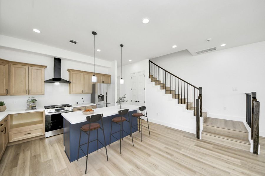Large kitchen island, perfect for entertaining. Large kitchen island, perfect for entertaining.