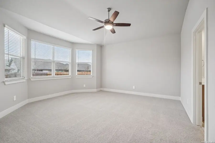 Spacious, unfurnished interior of a new home in Estancia Ranch - Premier Series, San Antonio (Image 40).