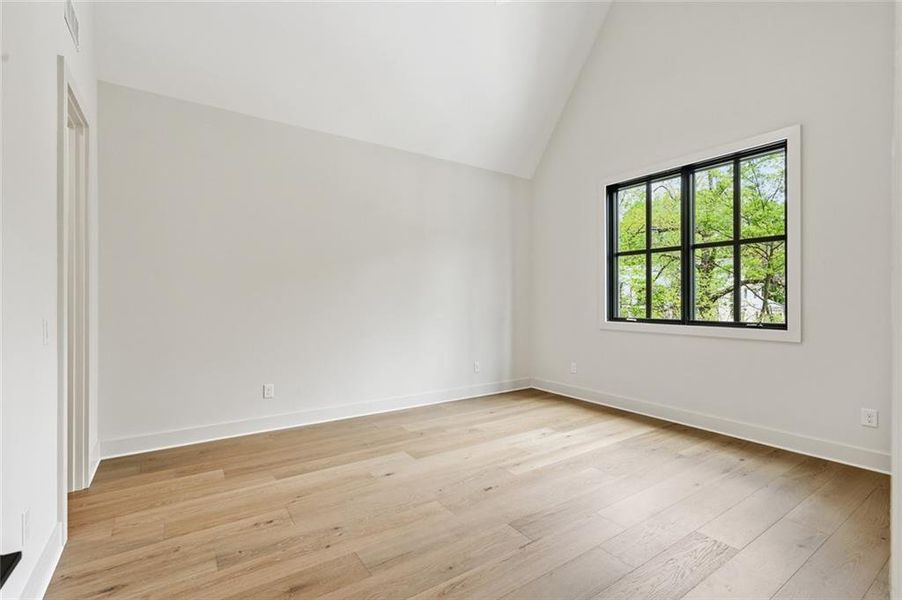 Spacious, unfurnished interior of a new home in , Alpharetta (Image 43).