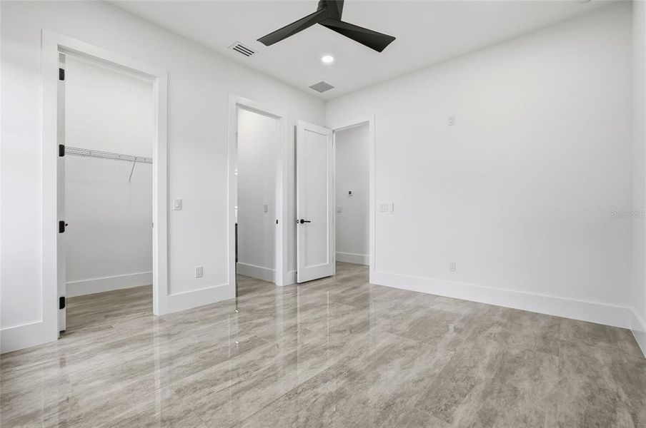 Spacious, unfurnished interior of a new home in , Tampa (Image 76).