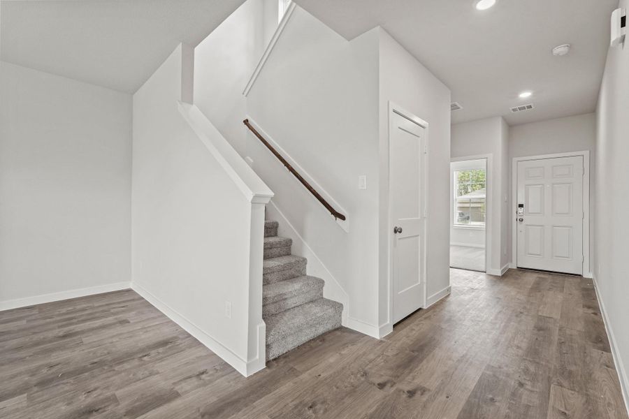 Spacious, unfurnished interior of a new home in Magnolia Springs, Montgomery (Image 17).