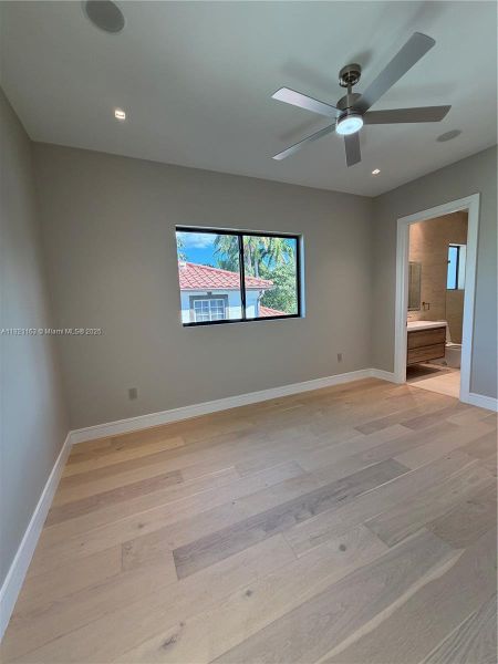Spacious, unfurnished interior of a new home in , Hollywood (Image 23).