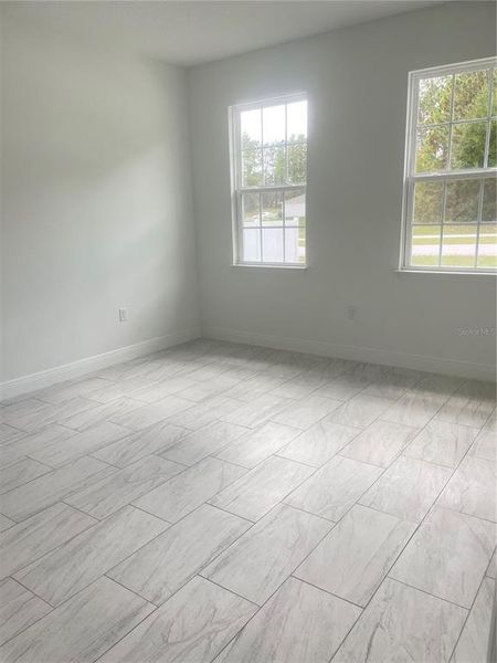 Spacious, unfurnished interior of a new home in , Ocala (Image 11).