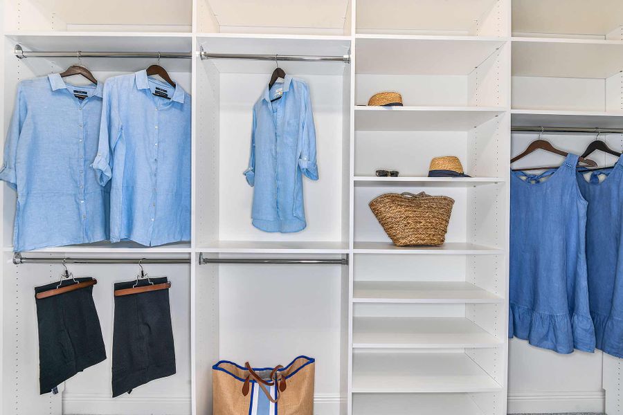 Representative interior finishes for a home built from the Savannah 2 by Neal Communities in SkySail, Naples (Image 19).