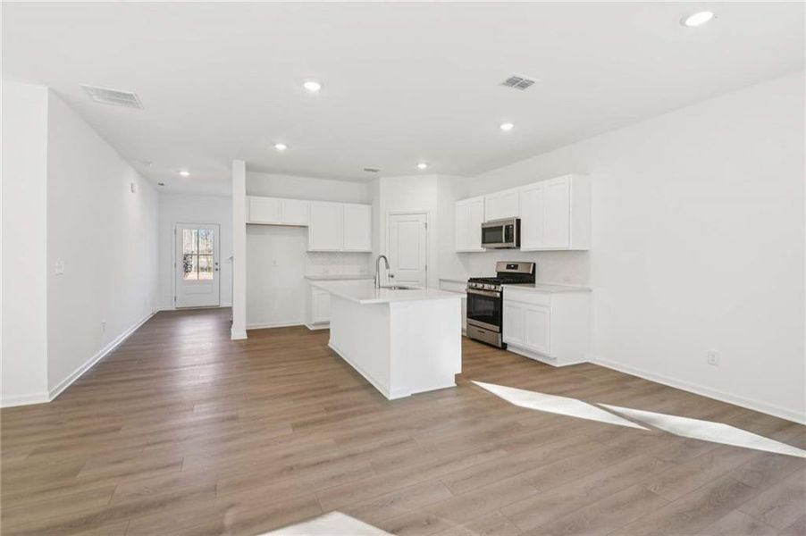 Spacious, unfurnished interior of a new home in The Pointe at Heron Bay, Locust Grove (Image 33).