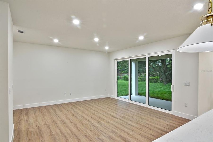 Spacious, unfurnished interior of a new home in , Orlando (Image 41).