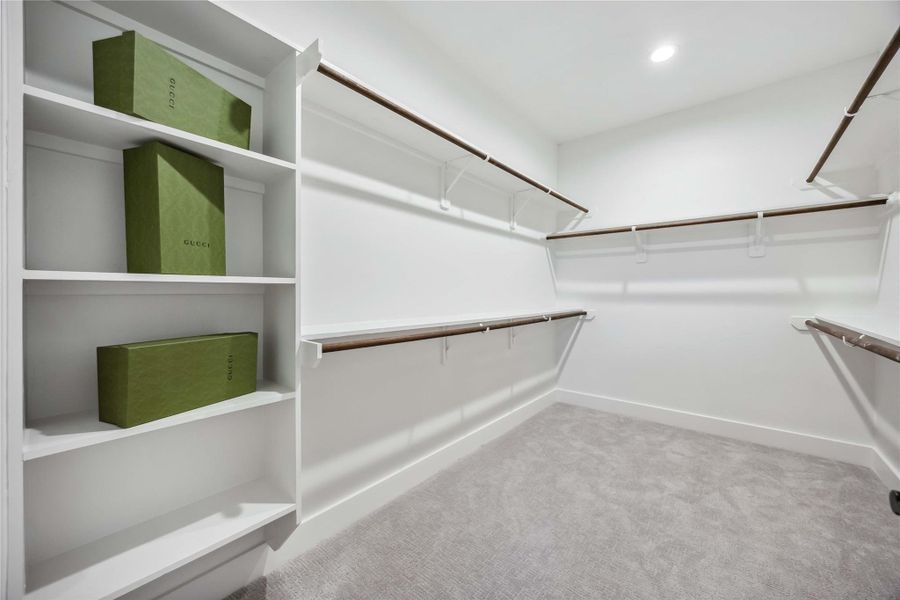 Spacious, unfurnished interior of a new home in , Houston (Image 16).