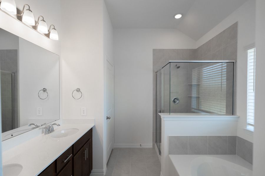 Furnished interior view inside a new home in Saratoga, Aubrey (Image 6).
