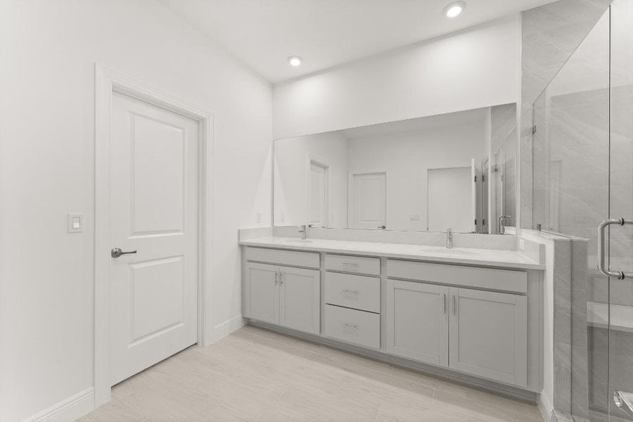 US_SEF_DYLAN_LOT 87_OWNERS BATH US_SEF_DYLAN_LOT 87_OWNERS BATH