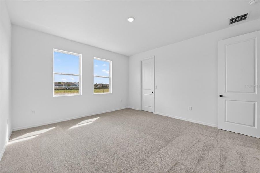 Spacious, unfurnished interior of a new home in Tyson Reserve, St. Cloud (Image 22).