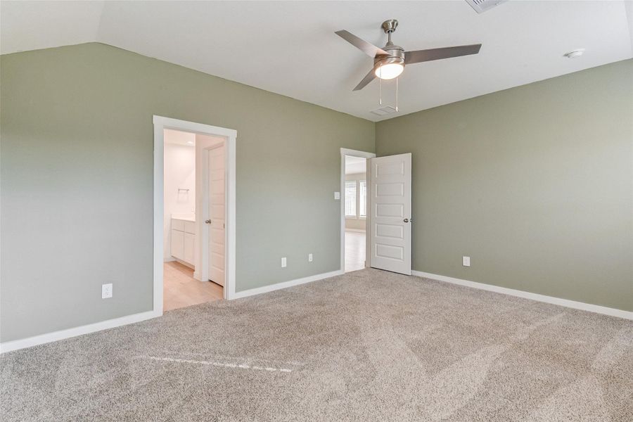 Spacious, unfurnished interior of a new home in Post Oak Pointe, Fresno (Image 26).