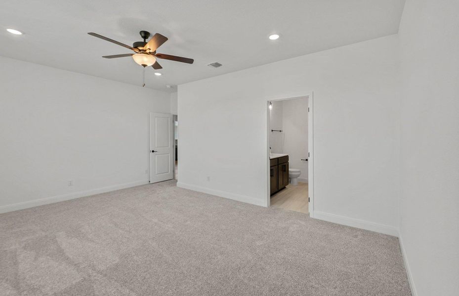 Spacious, unfurnished interior of a new home in Patterson Ranch, Georgetown (Image 16).