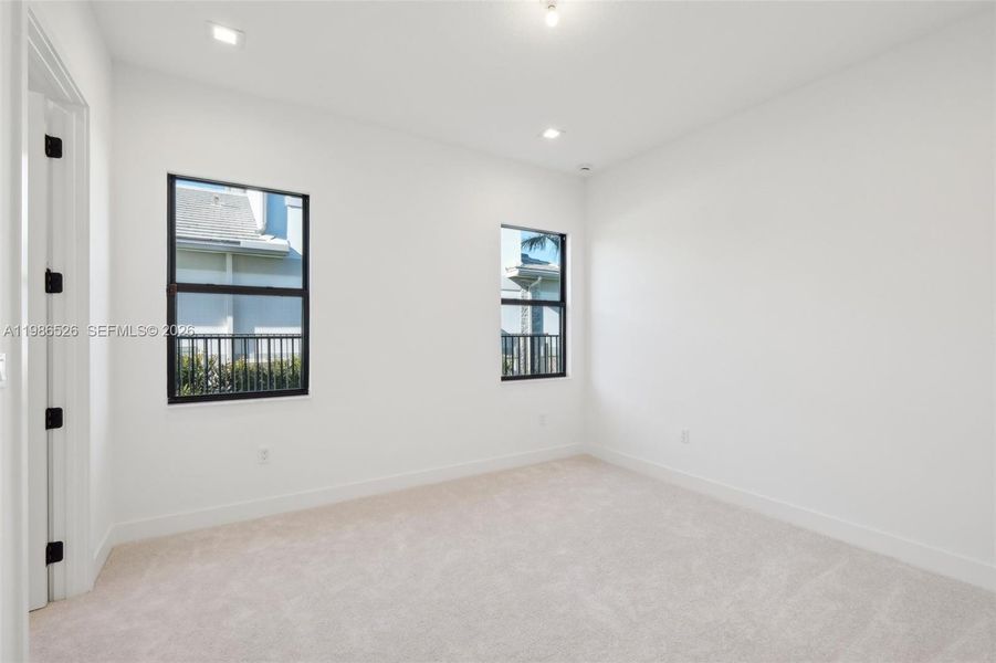 Spacious, unfurnished interior of a new home in , Palm Beach Gardens (Image 37).