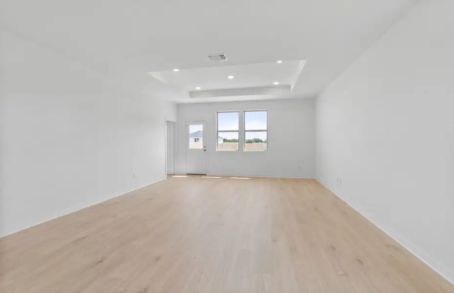Spacious, unfurnished interior of a new home in County View, Temple (Image 14).