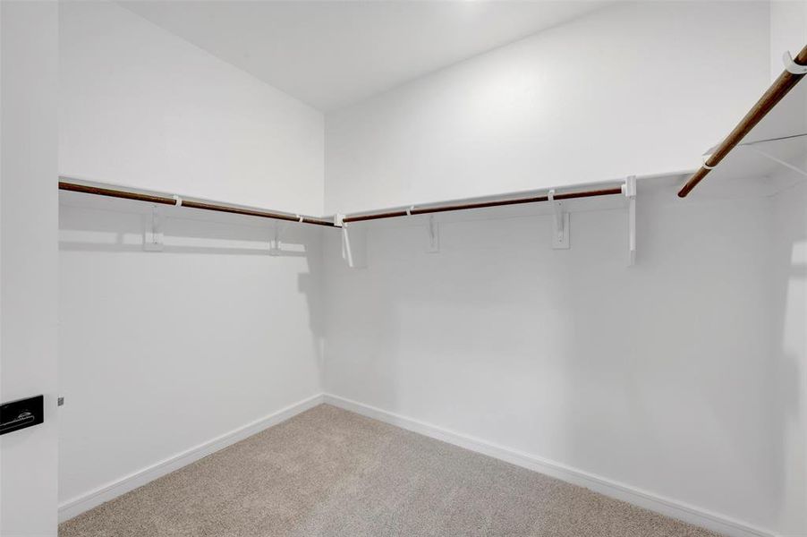 Spacious, unfurnished interior of a new home in Rolling Ridge, Van Alstyne (Image 21).