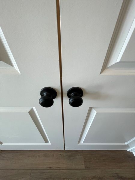 Close-up of interior finishes inside a home in Springwood Grove, Central (Image 6).