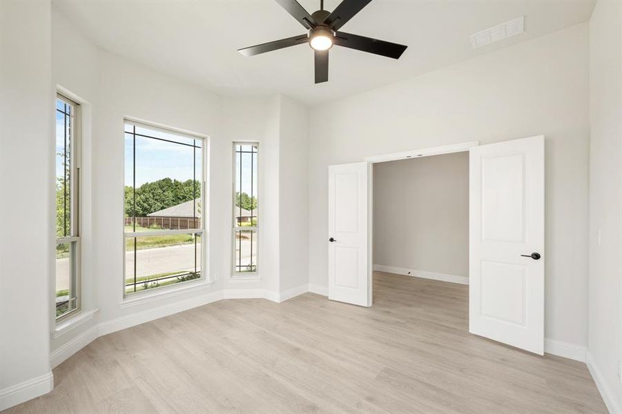 Spacious, unfurnished interior of a new home in Sunset Ridge, Alvarado (Image 19).