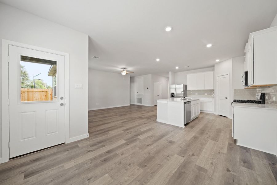Spacious, unfurnished interior of a new home in Russell Ranch, Bay City (Image 21). Spacious, unfurnished interior of a new home in Russell Ranch, Bay City (Image 21).