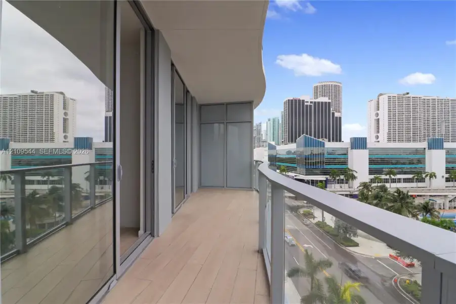 Condo located in Miami, FL showcasing its design and architecture (Image 4).