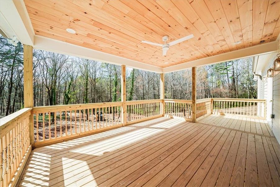 Exterior details and patio area of a home in , Murrayville (Image 32).
