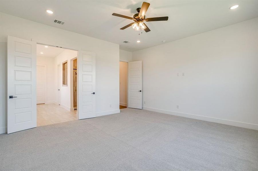 Spacious, unfurnished interior of a new home in Pecan Grove, Burleson (Image 35).