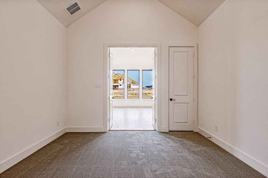 Spacious, unfurnished interior of a new home in Hilltop Ranch, Leander (Image 28).