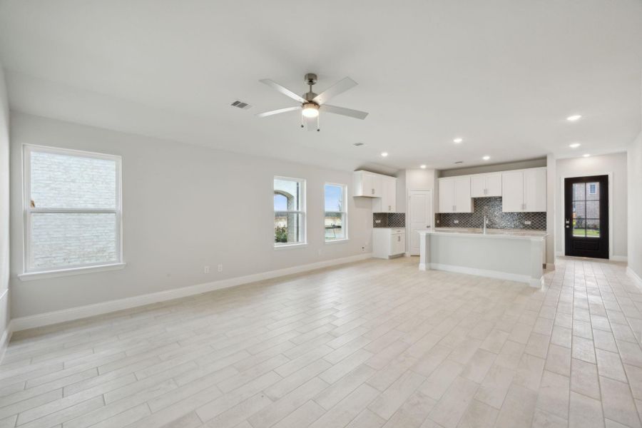 Spacious, unfurnished interior of a new home in Saint Tropez, Houston (Image 19). Spacious, unfurnished interior of a new home in Saint Tropez, Houston (Image 19).