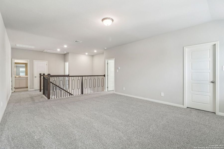 Spacious, unfurnished interior of a new home in Autry Pond, San Antonio (Image 29). Spacious, unfurnished interior of a new home in Autry Pond, San Antonio (Image 29).