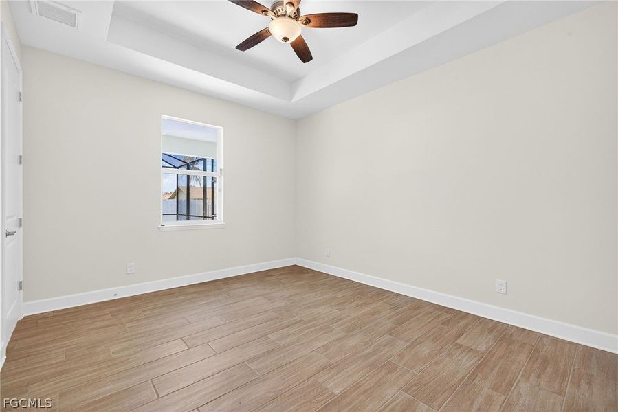 Spacious, unfurnished interior of a new home in Cape Coral, Cape Coral (Image 27).