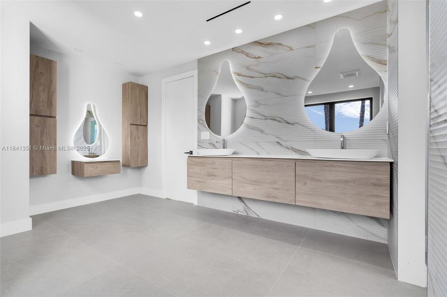 Furnished interior view inside a new home in , Key Biscayne (Image 18). Furnished interior view inside a new home in , Key Biscayne (Image 18).