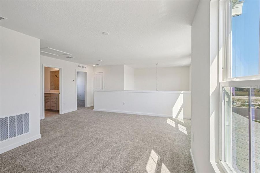 Spacious, unfurnished interior of a new home in Willowbrook North, Winter Haven (Image 33).