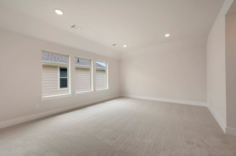 Spacious, unfurnished interior of a new home in The Meadows, Denton (Image 27).