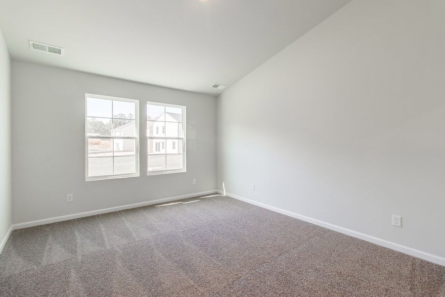 Spacious, unfurnished interior of a new home in Bluefield, Lexington (Image 23).