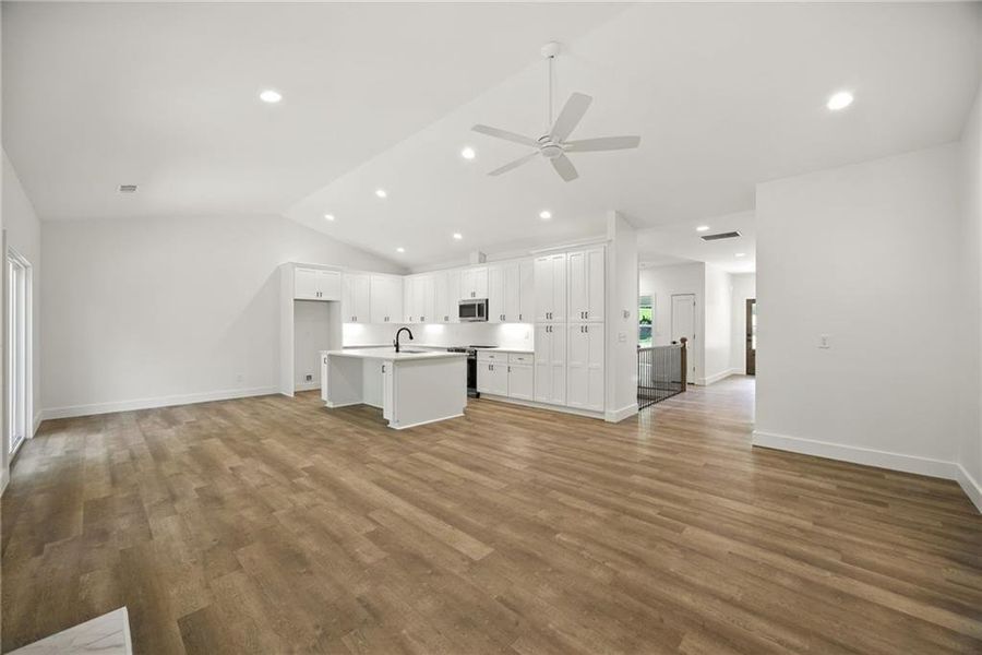Spacious, unfurnished interior of a new home in , Gainesville (Image 23). Spacious, unfurnished interior of a new home in , Gainesville (Image 23).